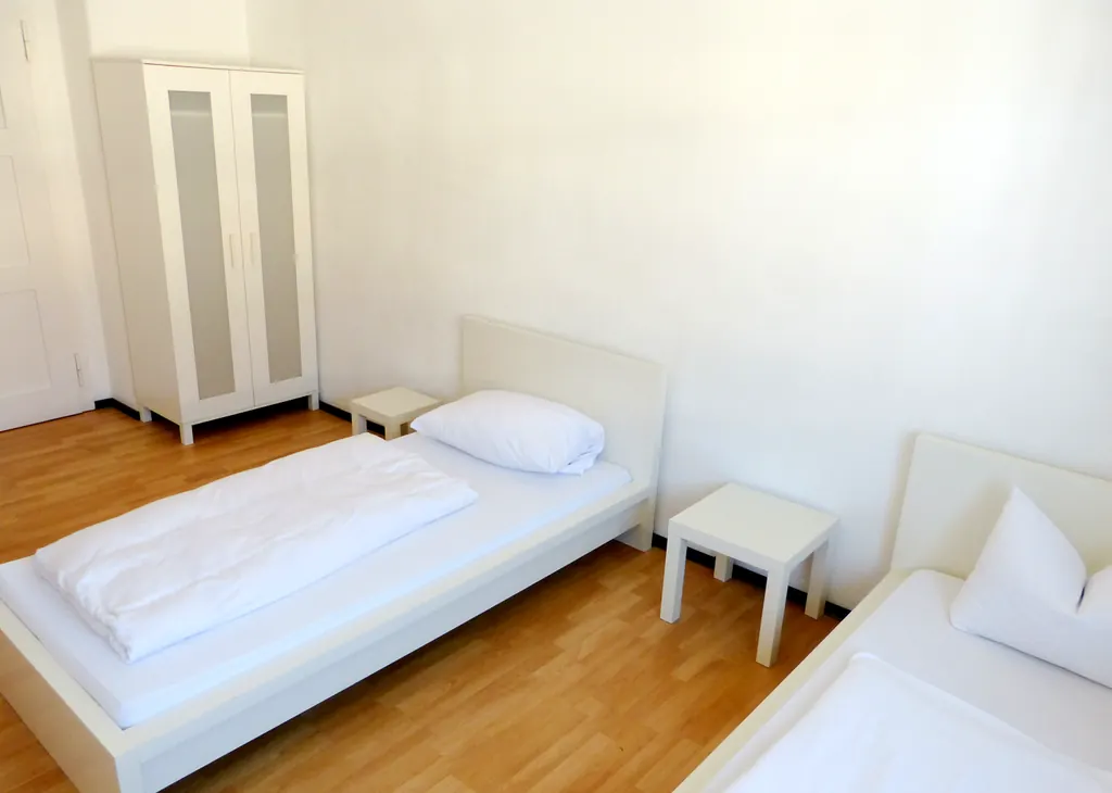 Zweibettzimmer mit Einzelbetten und Kleiderschrank, Monteurzimmer Augsburg I (ST5-100)